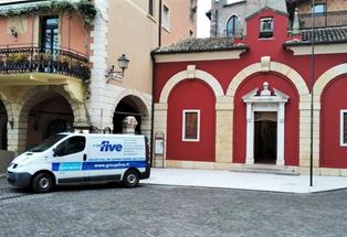 Opere di tinteggiatura e restauro facciate della chiesa SS. Trinità nel capoluogo Torri del Benaco